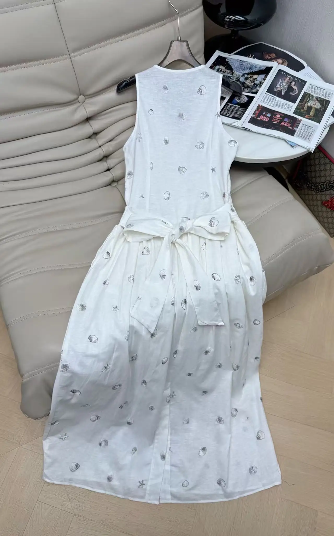 Women White Sleeveless V Neck Dress 2026 New French Holiday Style Waist Cinched Slimming Casual Beach Dress