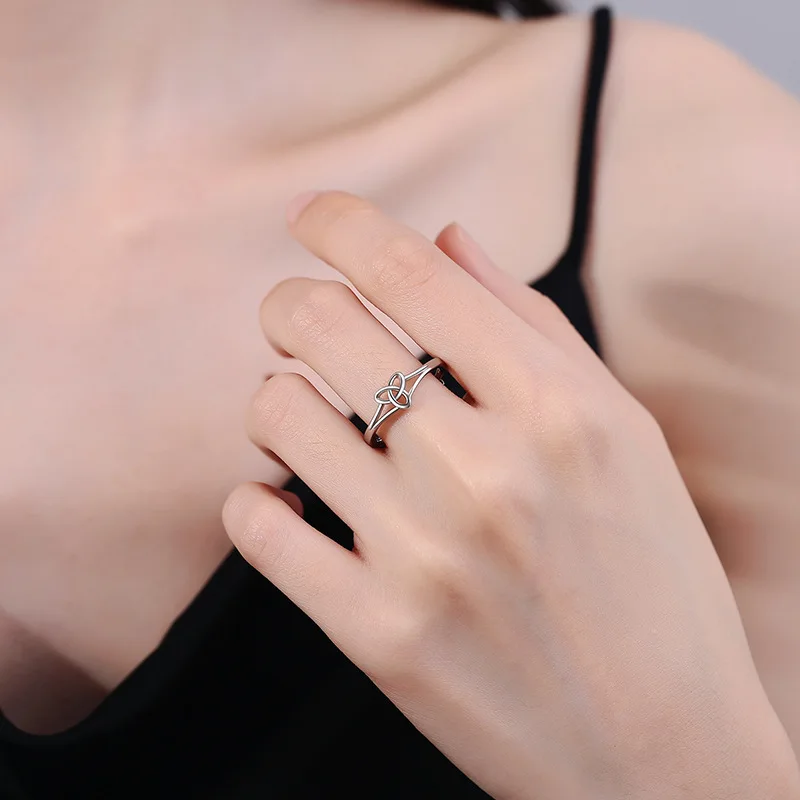 Hollow Geometric Open Ring with Triangular Design, Minimalist Adjustable Copper Rings, Modern Jewelry for Women, Ven