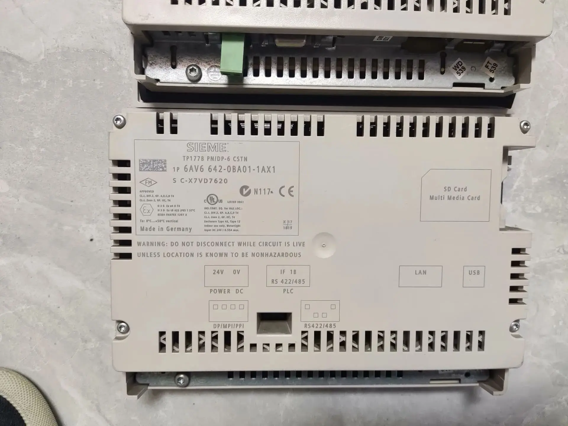 6AV6 642-0BA01-1AX1 لوحة HMI لشركة سيمنز 6AV6642-0BA01-1AX1
