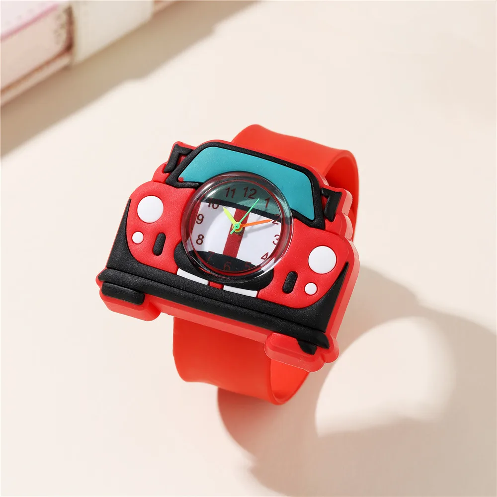 Leuke autostijl cartoon kinderhorloge jongens meisjes studenten kijken