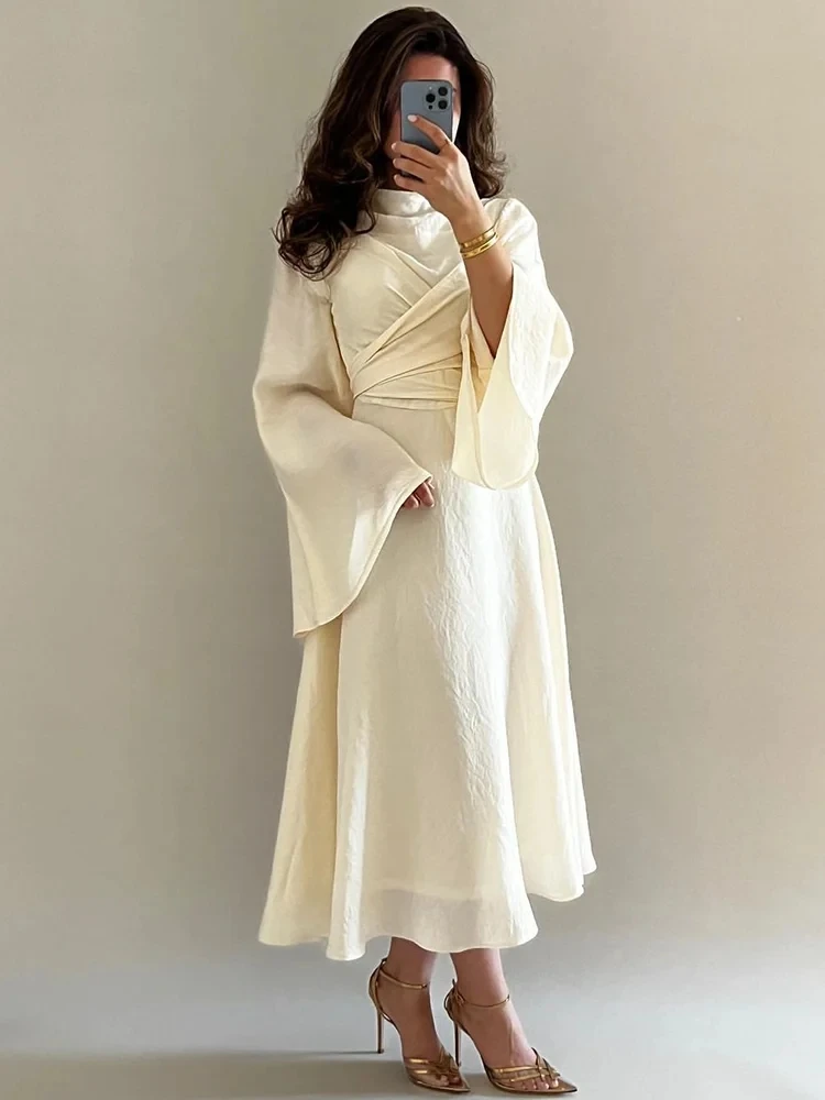 

Romantic Beige Chiffon A-Line Long Sleeves Prom Gown O Neck Evening Gowns Back Zip Pleated Saudi Arabia Formal Occasion Dress