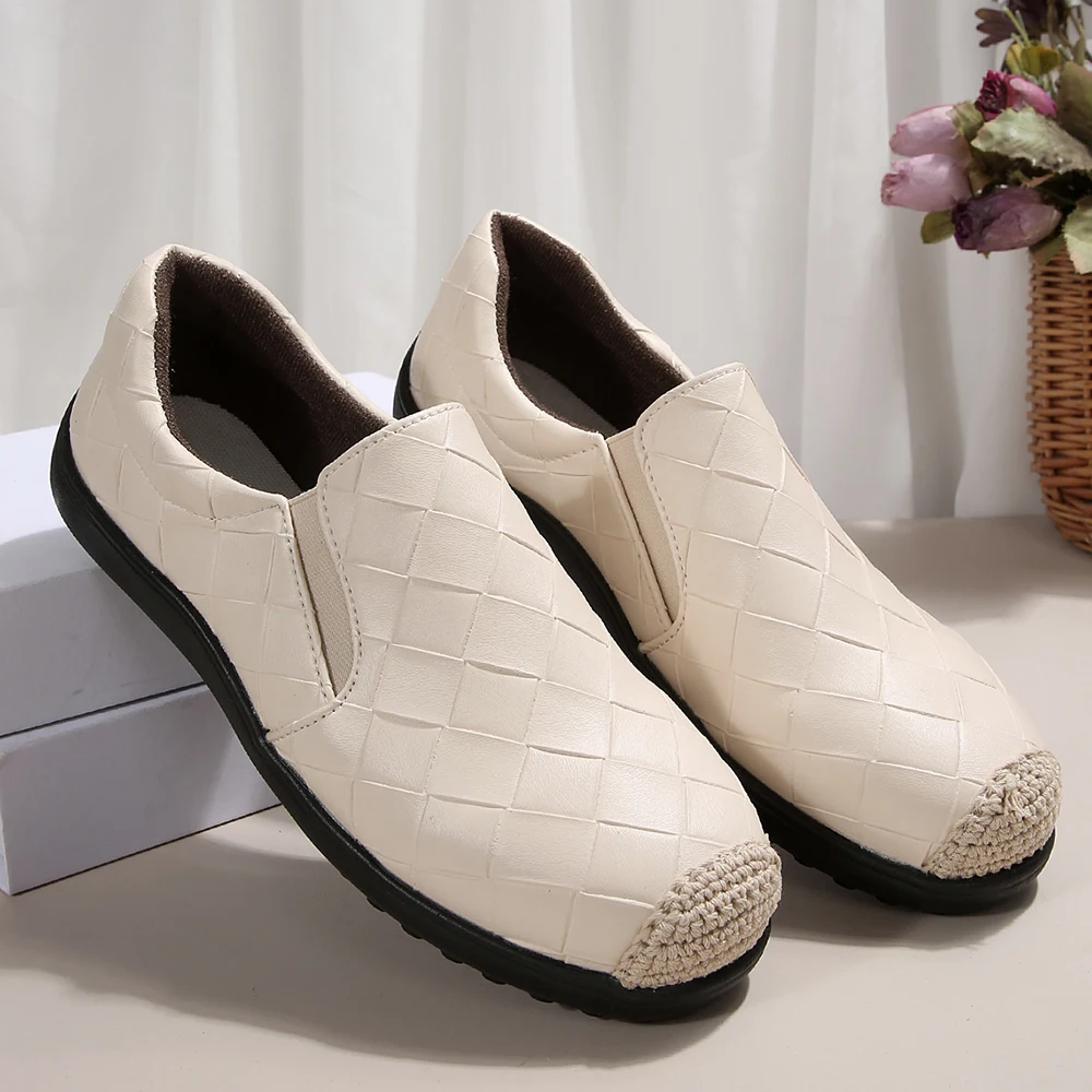 

2025 Высококачественная женская обувь больших размеров, женская обувь на плоской подошве, модная повседневная обувь с круглым носком, новая легкая обувь с мягкой подошвой, бестселлер, туфли на плоской подошве