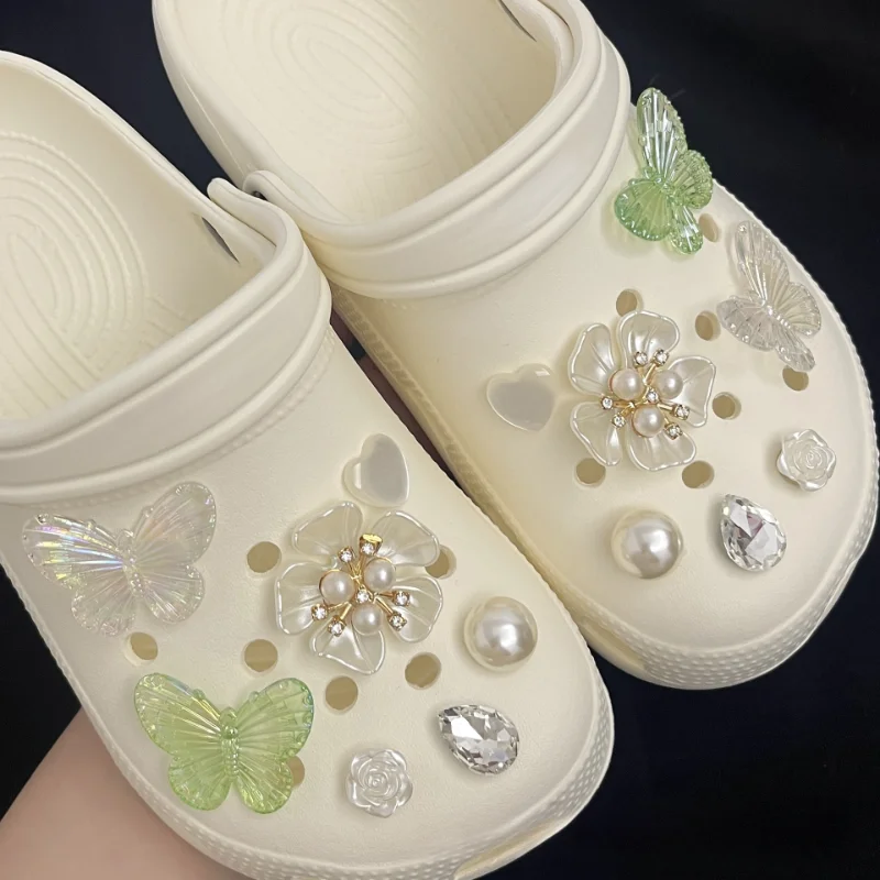 Fashion Trends Hole Shoe Charms for DIY Green Butterfly Flowers Shoe Buckle Decoration for Shoe Charm Sandals Clogs Kids Gifts