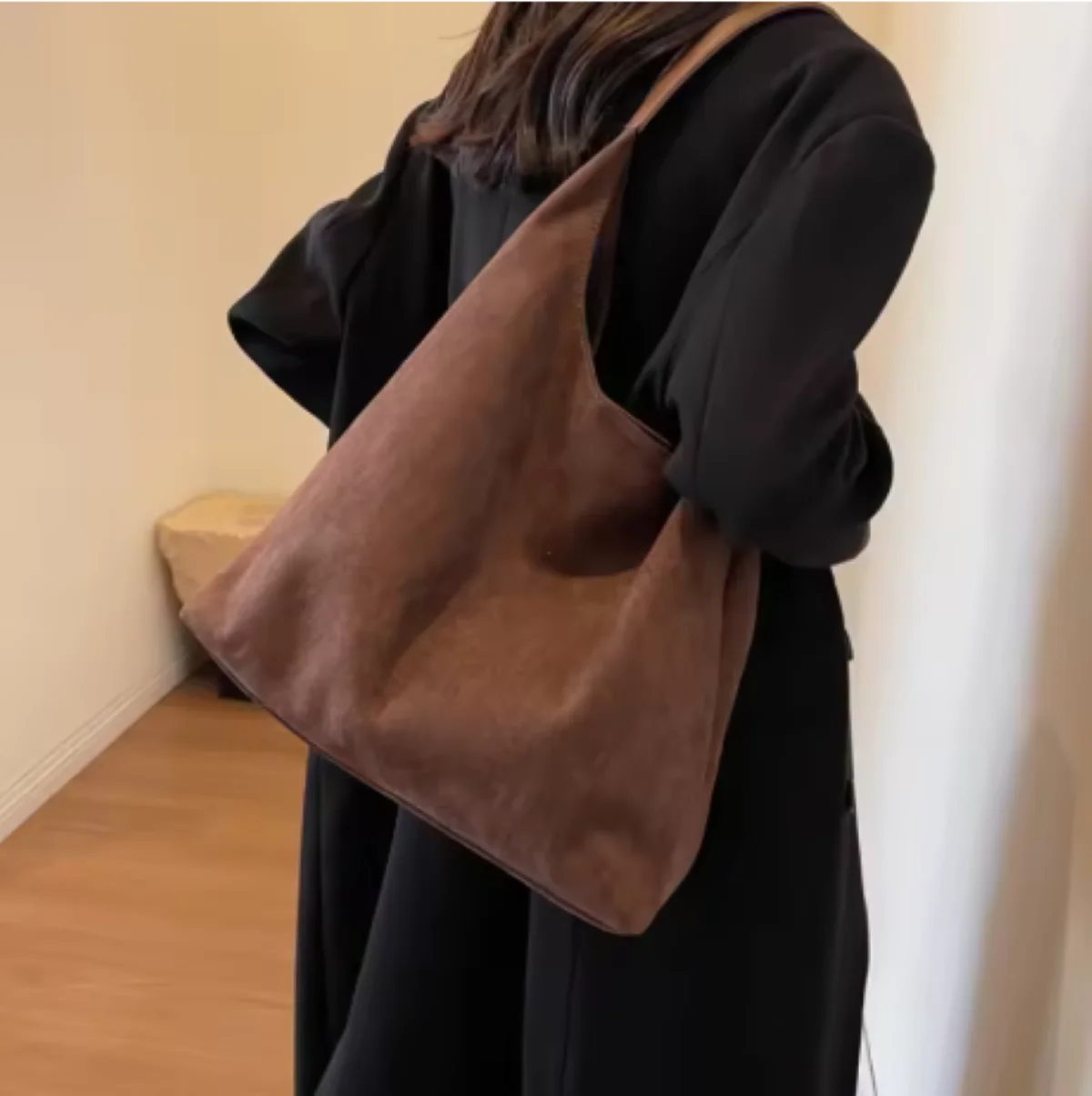 

Autumn and Winter Vintage Women's Bag Large Capacity Suede Shoulder Bag Solid Color Simple Casual Commuter Bag Retro Handbags
