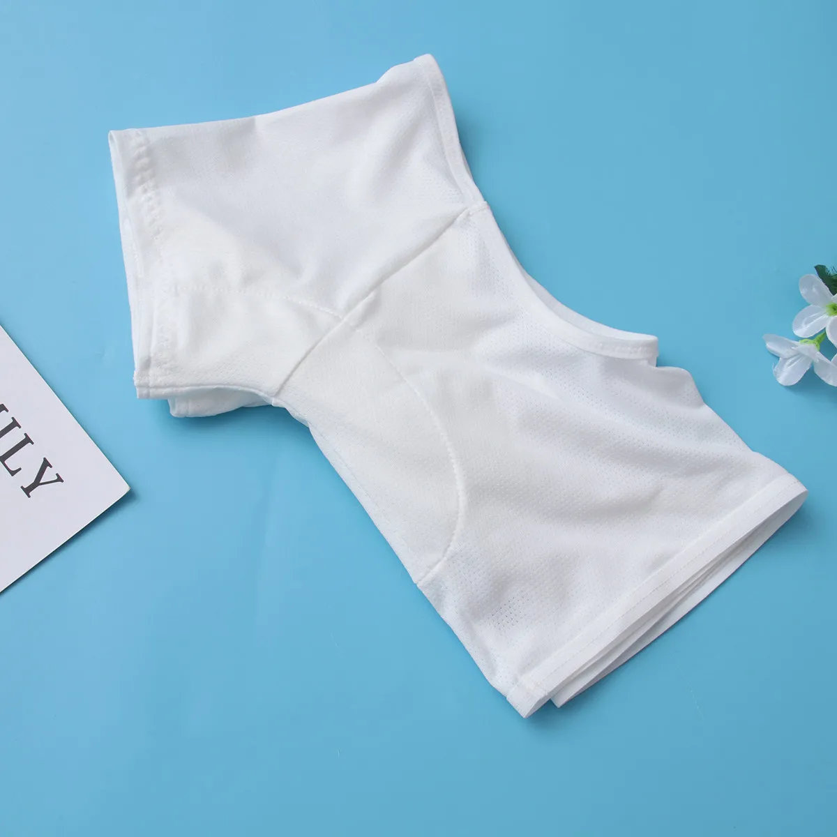 1Pcs Women Underarm Sweat Vest Premium Absorbent Breathable Reusable Underwear Vest for Summer Running Jogging Workout White M