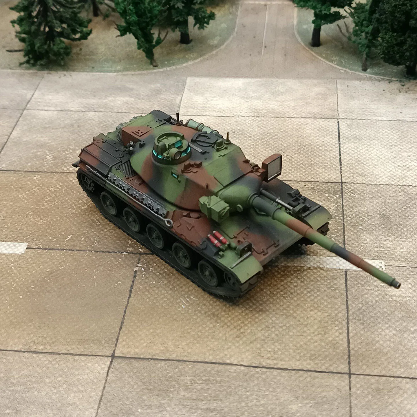 

1/72 French AMX30 main battle tank , hand-painted finished model decorative ornament(Ships in 5-6 days)