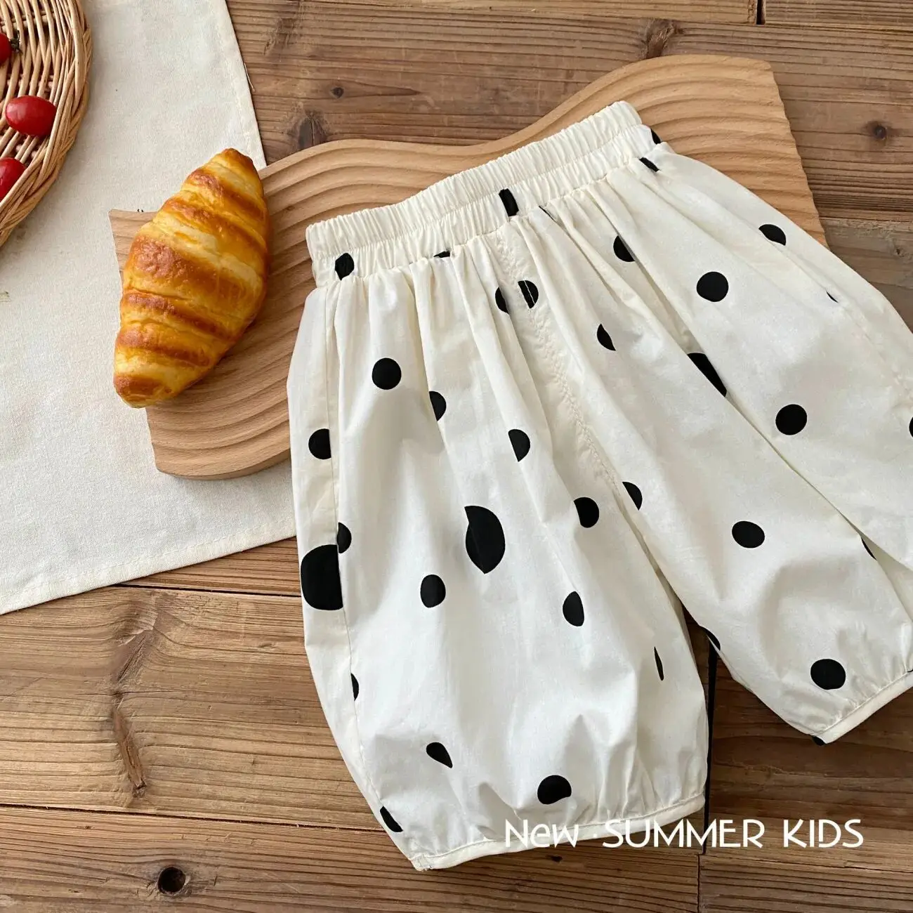 

Girls' polka dot shorts summer new style stylish children's baby fashion Korean version casual pants thin five quarter pants