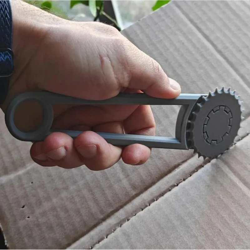 1PCS Adjustable Manual Handheld Paperboard Box Punch Tool Steel Roller DIY Crafts Card Modification Plastic Punch for Home Use
