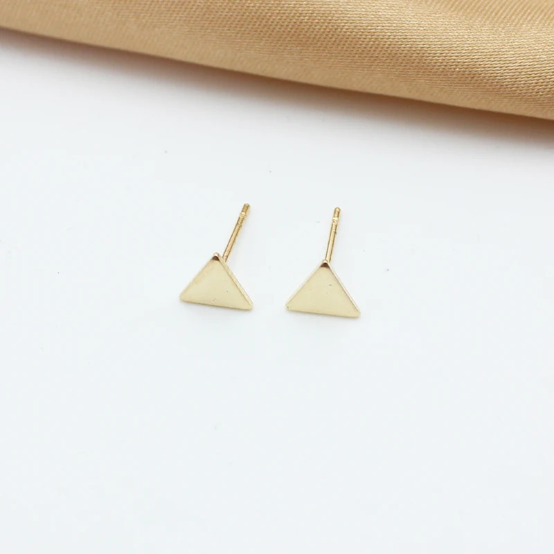 Minimalism Triangle Stud Earring for Women Temperament Simple Smooth Geometry Jewelry Brincos Christmas Gift