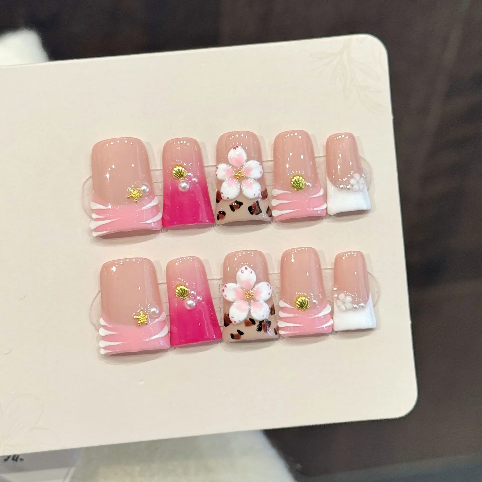 

10pcs Handmade Duck Shaped Press On Nails Sweet Pink French Style 3D Carving White Flower Designs Sweet Cool Wearable Fake Nails