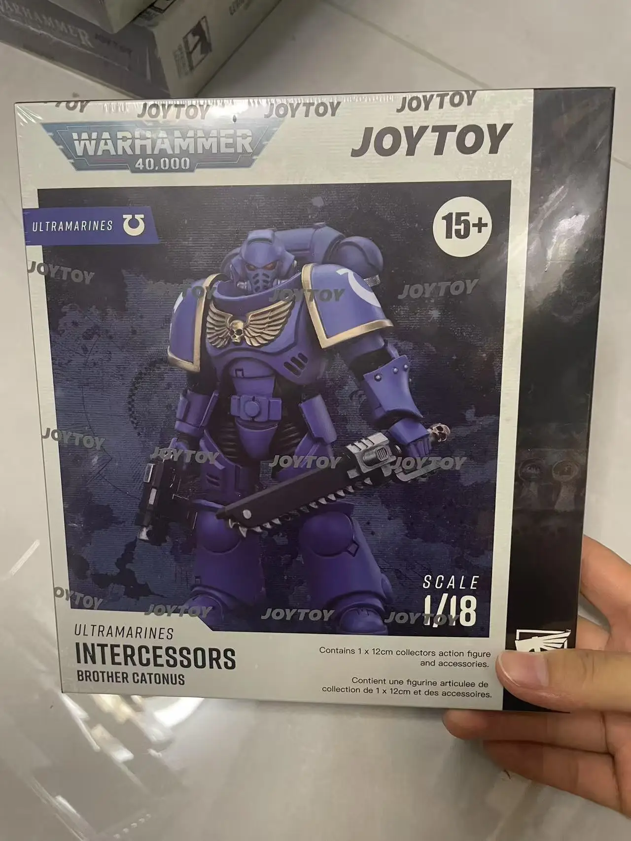 【JOYTOY】1/18 Figura de ação Warhammer 40K Ultramarines Outriders Brother Catonus Modelo militar