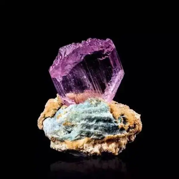 新しい100％天然セレナイト黄色蛍光鉱物標本、原石、ザンビア産の家の