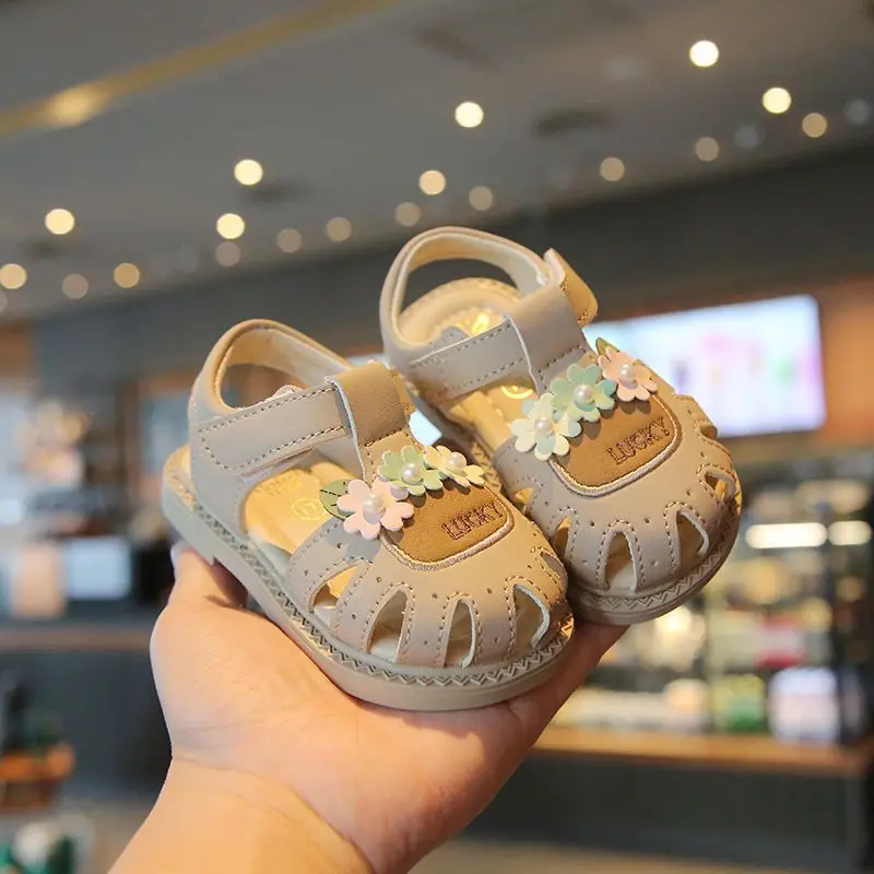 Baby Casual Shoes T-strap Sweet Flowers Kids Sandals Hollowed-out Non-slip 2026 Summer New Children Beach Shoes Soft Bottom