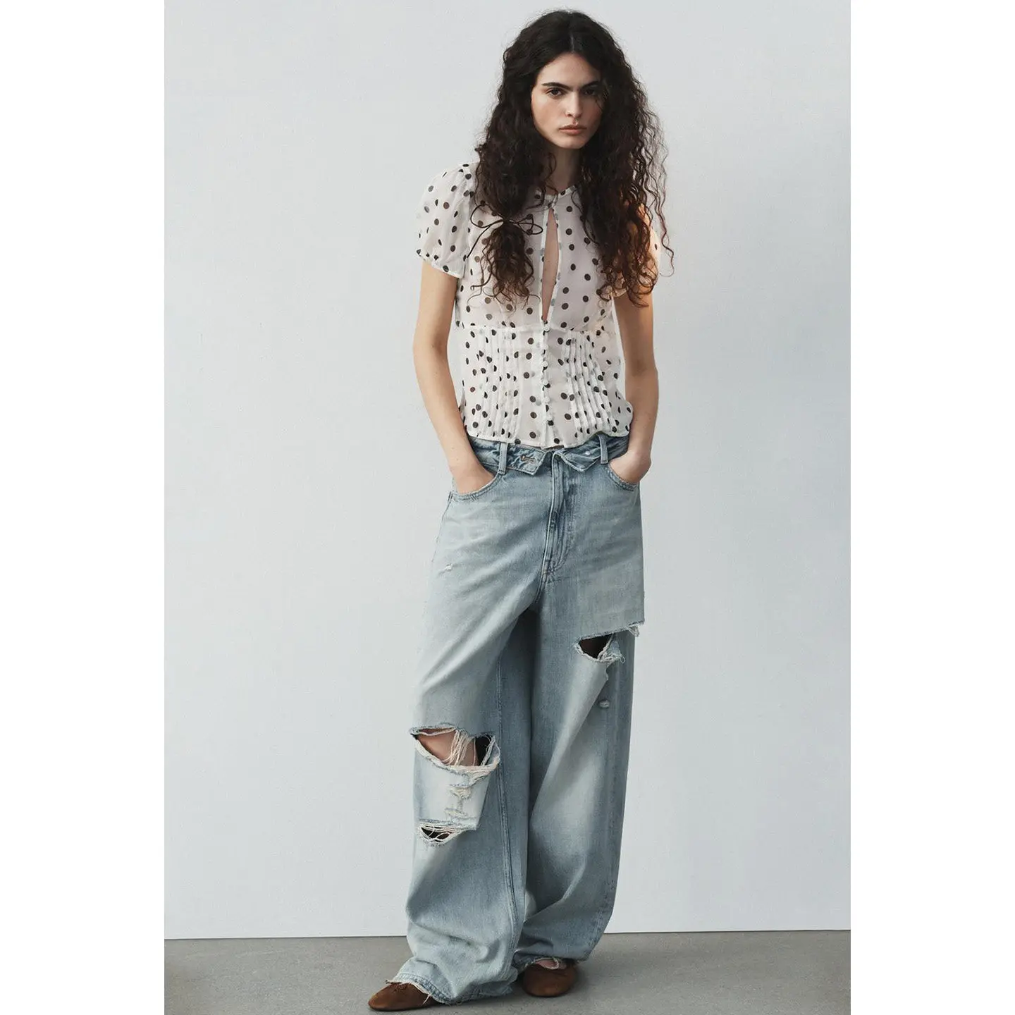Spring New Women's Jeans Metal Button Decor Long Middle Waist Casual Hole Flip  Denim Pants Standard Fit Natural Waist