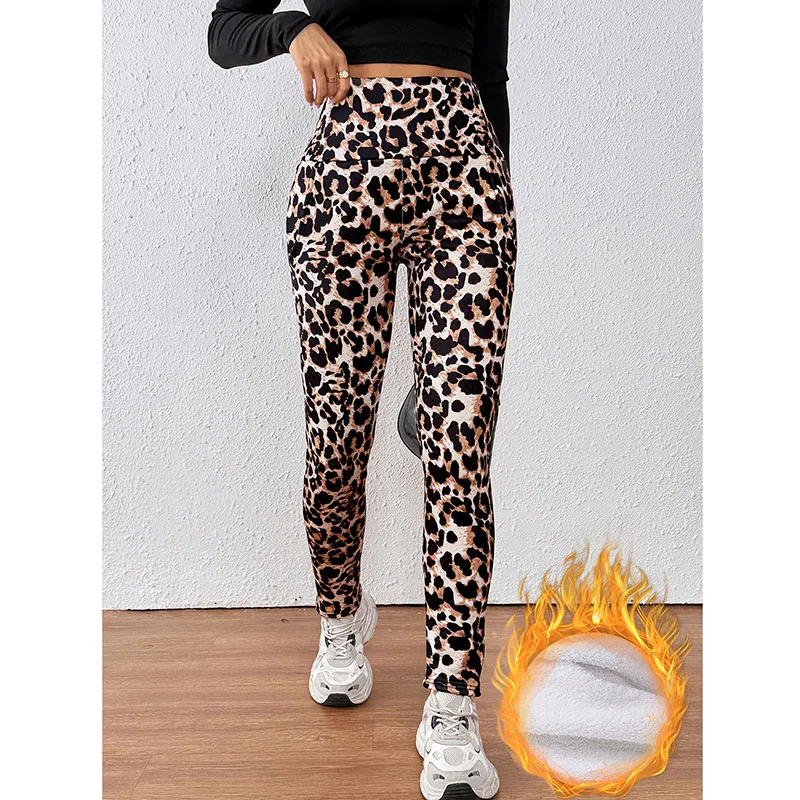 Mallas cálidas de lana de cordero para mujer, mallas con bolsillo con estampado de leopardo a la moda, pantalones de Yoga de terciopelo gruesos de cintura alta para invierno
