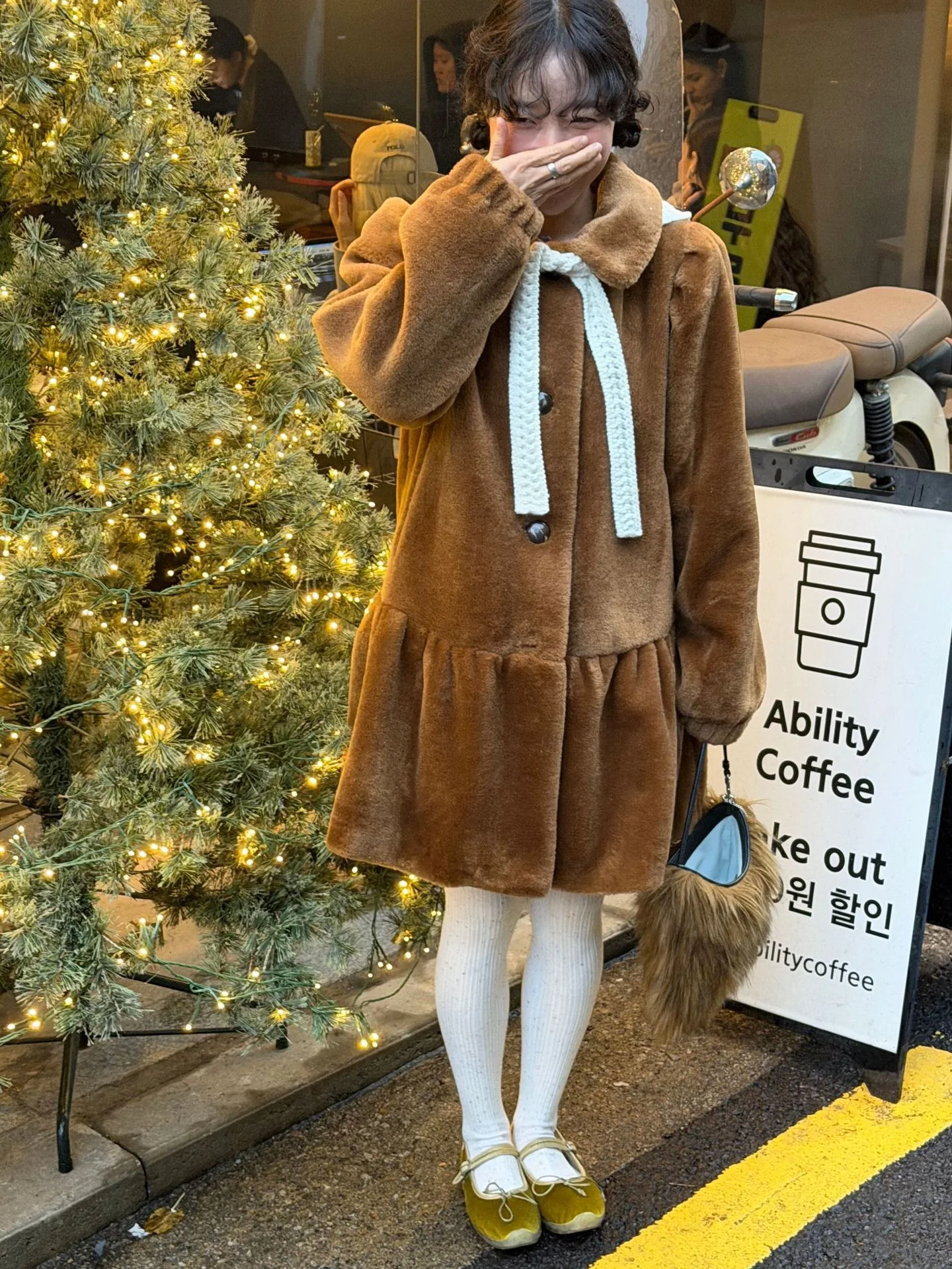 

Cute And Playful Faux Fur Jaet PREON Winter New Arrival Women's Loose Fit Long Sve Button up Pure Color ort Coat