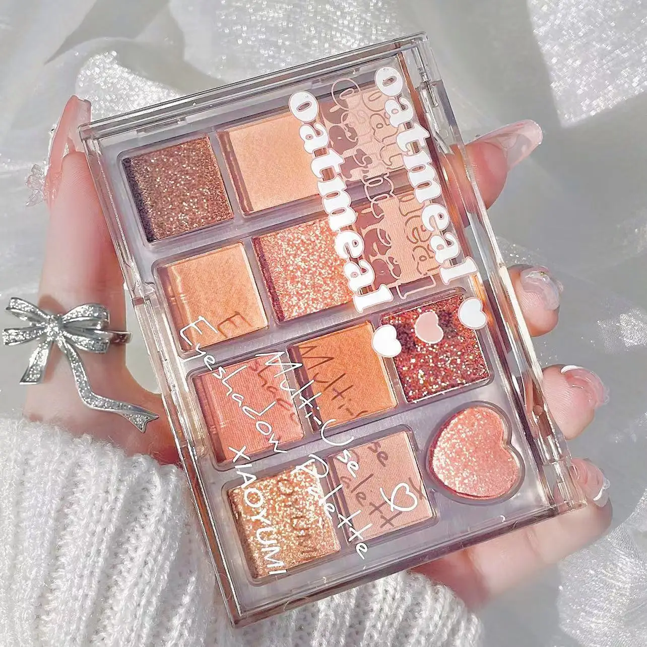 美しい12色のアイシャドウパレット、パールのような砕いたグリッター、マットミルクティー、アースカラーのスパンコール、細かい輝きのナチュラルアイシャドウ