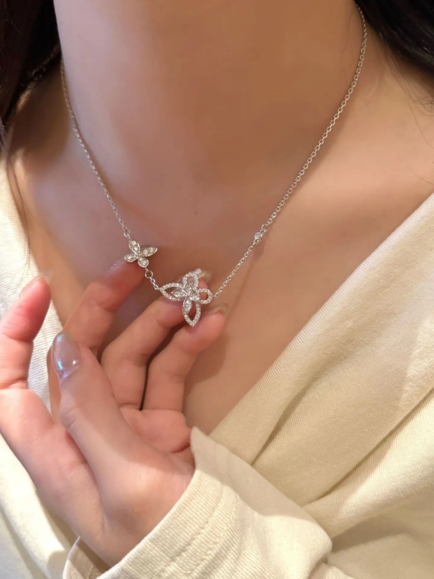 Real Gold Electroplated Shiny Diamond Inlaid Hollow Butterfly Necklace, Women's, Retro Style, Light Luxury High-end Jewelry Gift