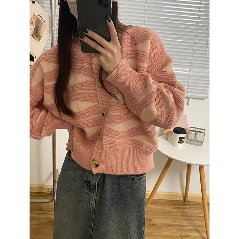 2026 Autumn Wavy Knitted Sweater Simple Commuting Loose Women's Sweater Striped Cardigan