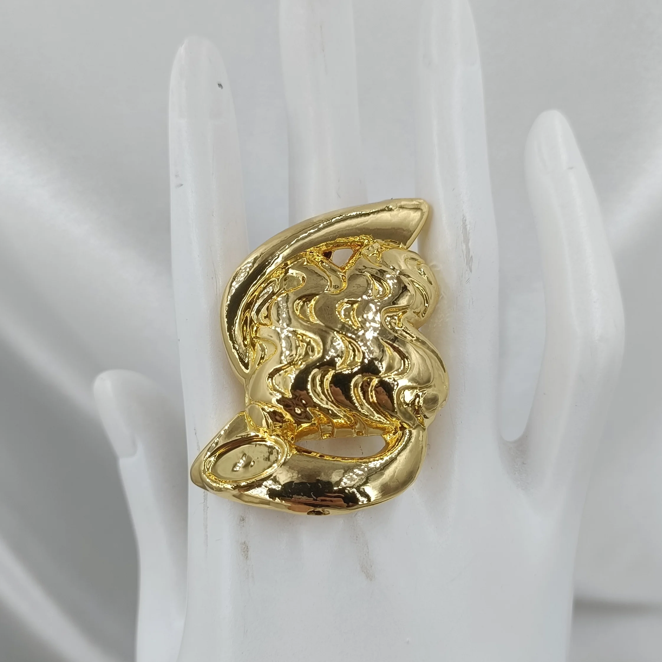 Fashion Gold Color Round Flower Big Ring For Women Trendy Metal Finger Ring Hip Hop Statement Party Jewelry Gifts New In