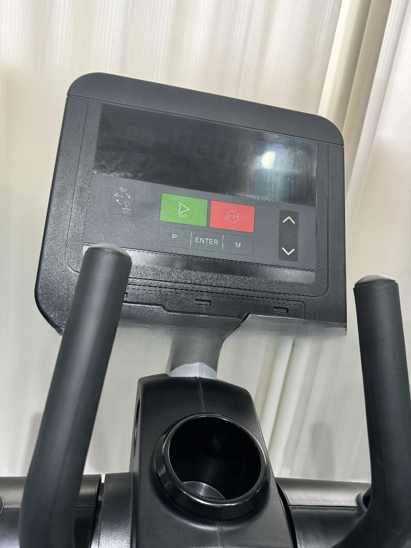 Commercial Gym Equipment Fitness Elliptical Machine LCD Display 32-Level Resistance Rear Wheel Drive Self Generating Braking
