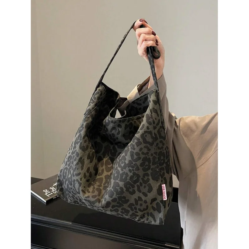 

Stylish Leopard Print Tote Bag For Women – Large Capacity Nylon Shoulder & Handbag Magnetic Closure, Brown With White Leopa