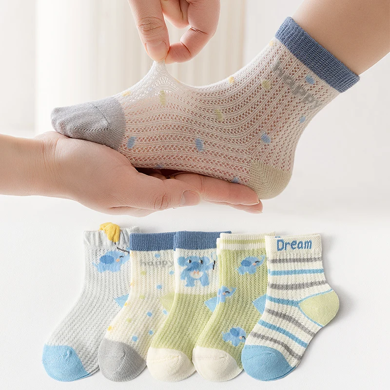 Mesh children's socks - Boys' summer lightweight short socks with mesh ventilation and cartoon design for sports activities