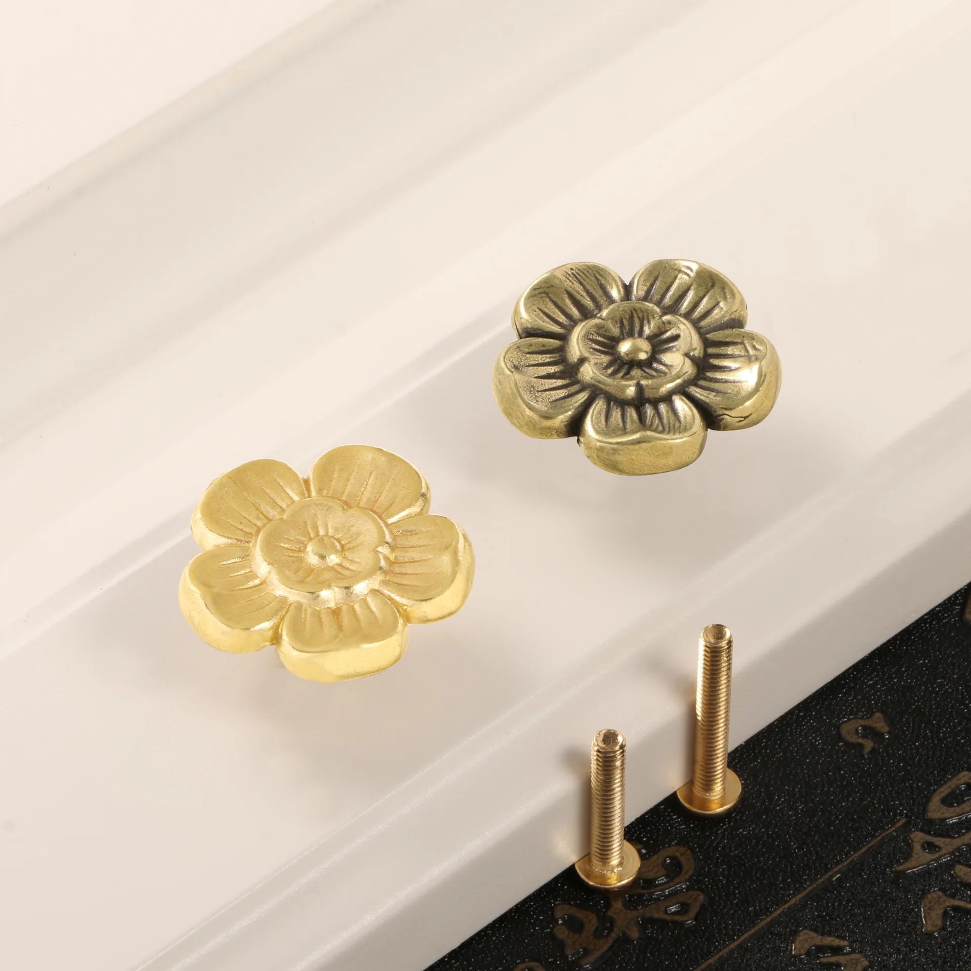 Vintage Style Flower Drawer Handle Copper Decor Pulls for Cupboard Wardrobe Closet Creative Furniture DIY