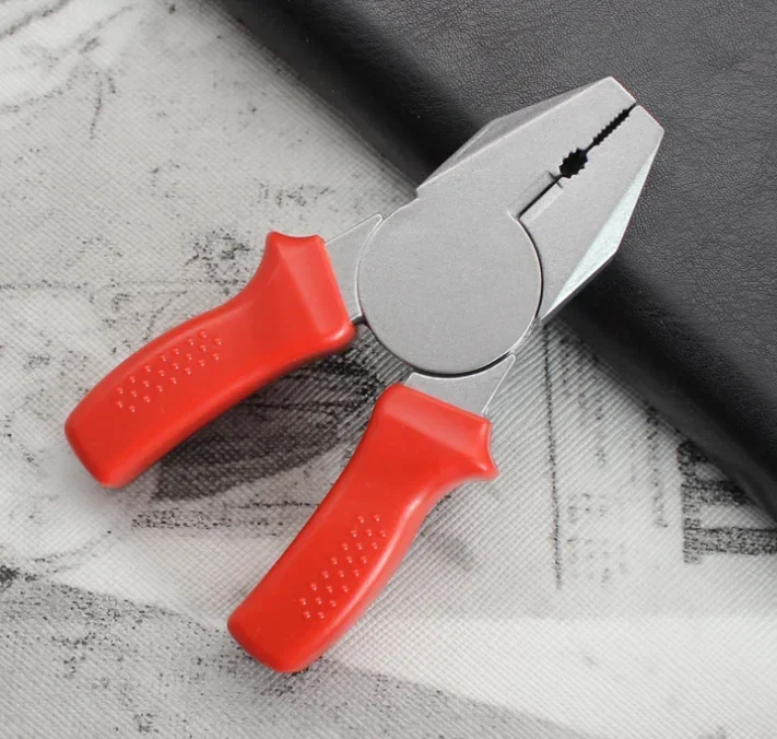 Cool Personality Pliers Life Tool Model Gas Lighter Unusual Creative outdoors Camping survival Travel Smoking accessories