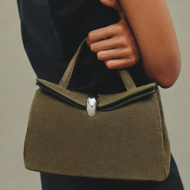 

2026 Luxury Designer Chic Women's Small Tote Bag Fashionable Shoulder Handbag for Ladies Elegant