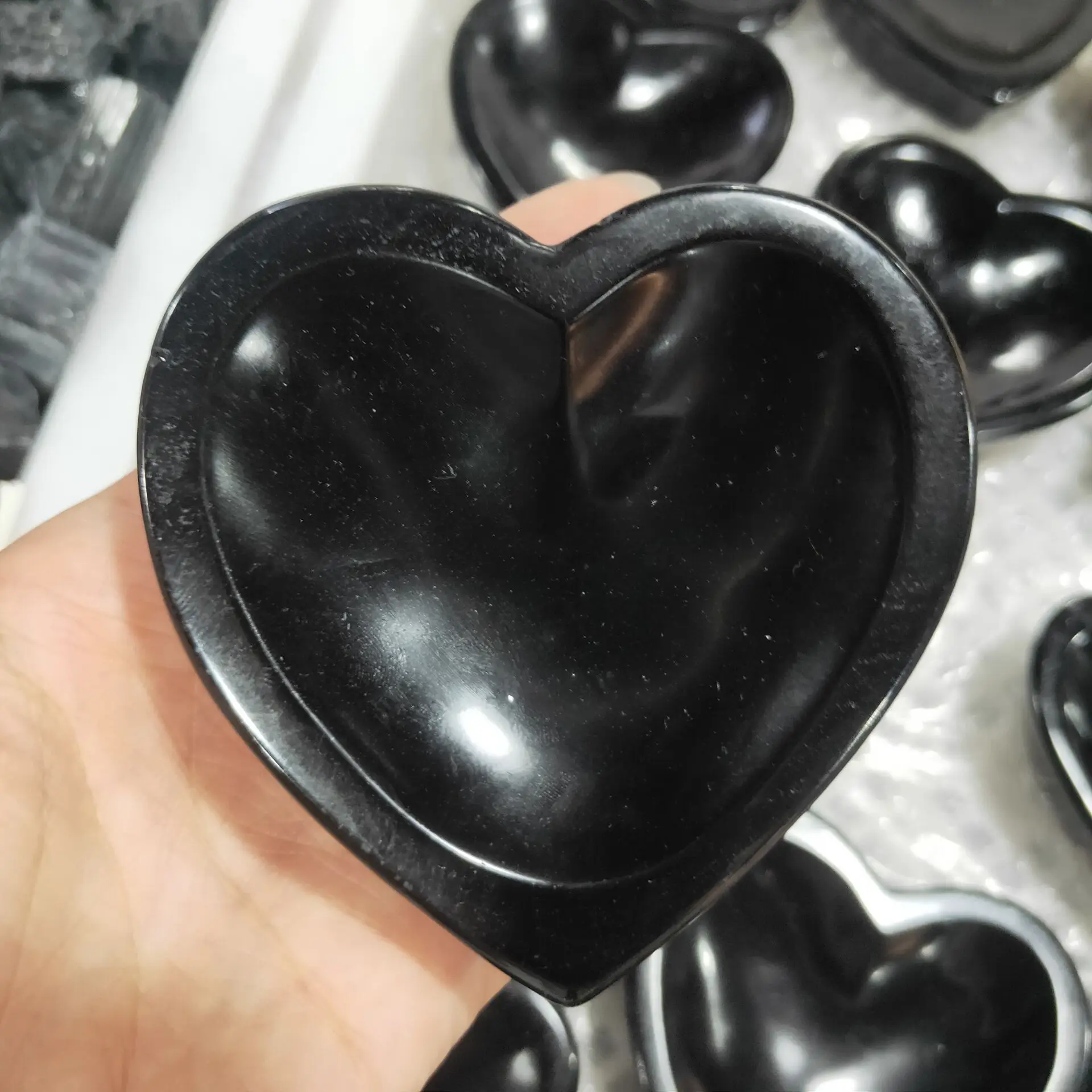 

1pcs Natural obsidian Crystal Bowl Quartz Decoration heart Polished Dish Energy Healing