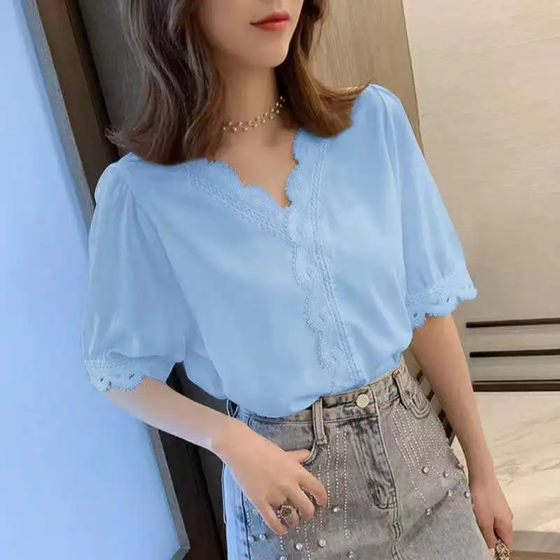 

2025 Summer Internet Celebrity New Fashion Design Niche Lace Chiffon Temperament V-neck Loose Super Fairy Top for Women