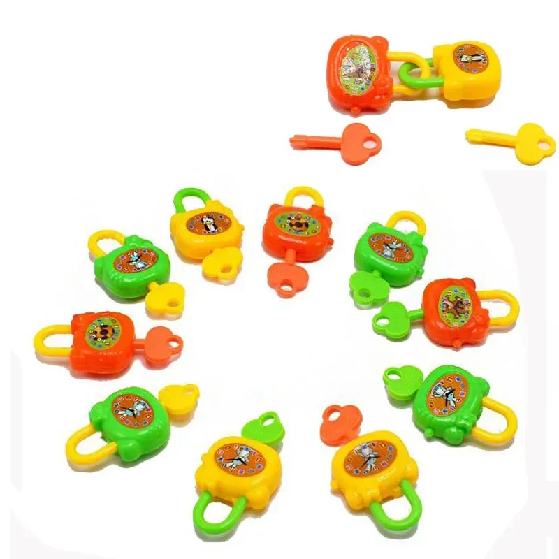 

10pcs/lot New Plastic Cartoon Children with Keys Toy Locks Notebook Lock Gift Toys for Kids Colorful Birthday Toy