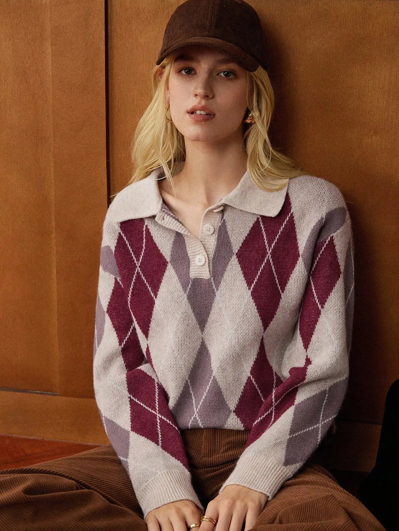 

Вязаный свитер в стиле ретро с воротником-поло и узором «аргайл» для женщин, свободный крой, длинные рукава, с половиной пуговиц, осенне-зимний стиль