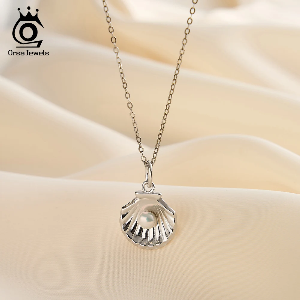 

ORSA JEWELS 925 Sterling Silver Fashion Shell Pendant Necklace with Freshwater Pearl Party Clavicle Chain Jewelry 45cm SGPN81