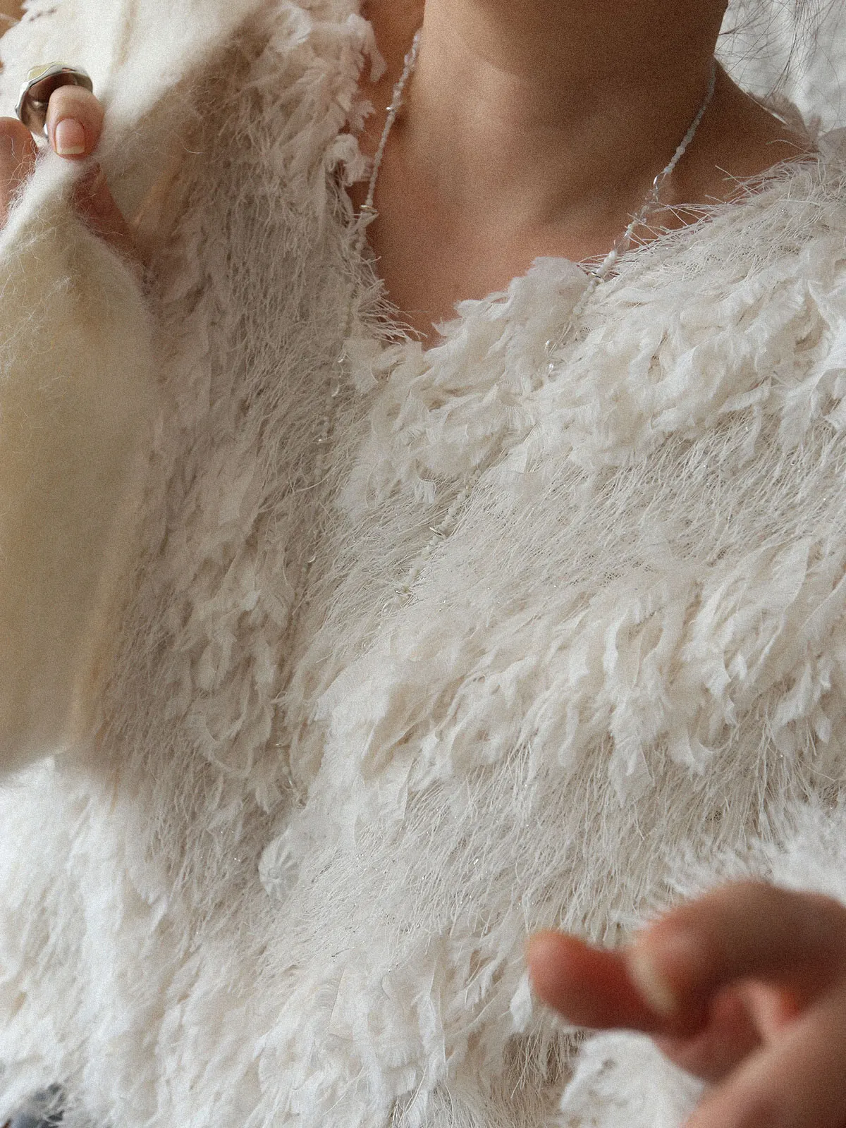 

Thiened Winter Lazy Sle Loose V-Ne Sweater Feathery Fur Sensation Tassel White Knit Top Women's Faion Commute Sle