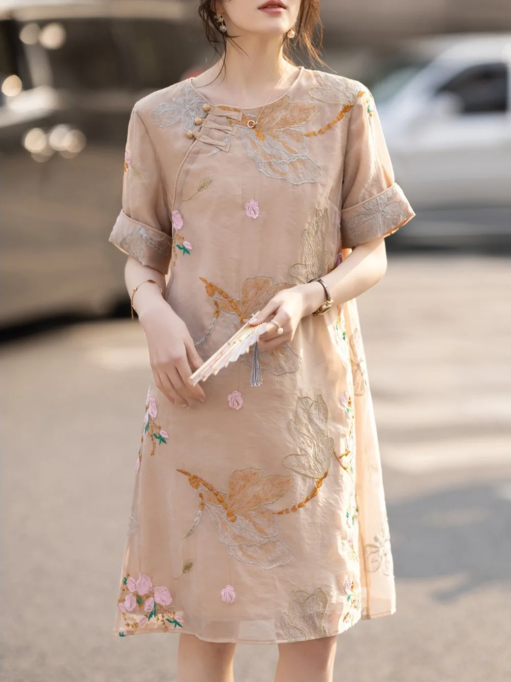 New Chinese Sle Embroidered Heavy Faion ort Sve Midi Dr Ladies Summer 2025 Straight Cut Thin Material Floral Pattern