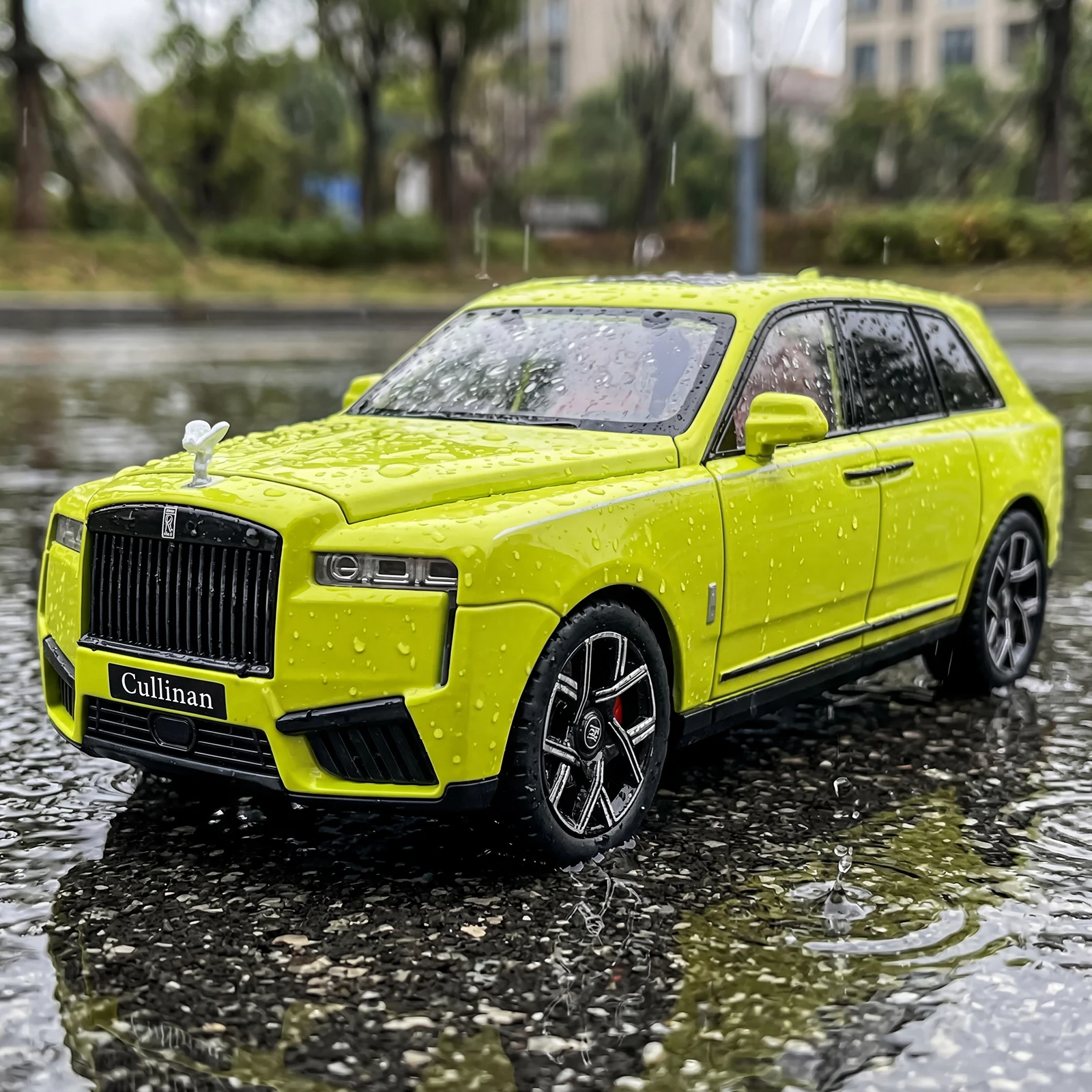 1:24 Cullinan Luxury SUV Alloy Diecast Model Car Computer Desktop Decoration High Simulation Vehicle