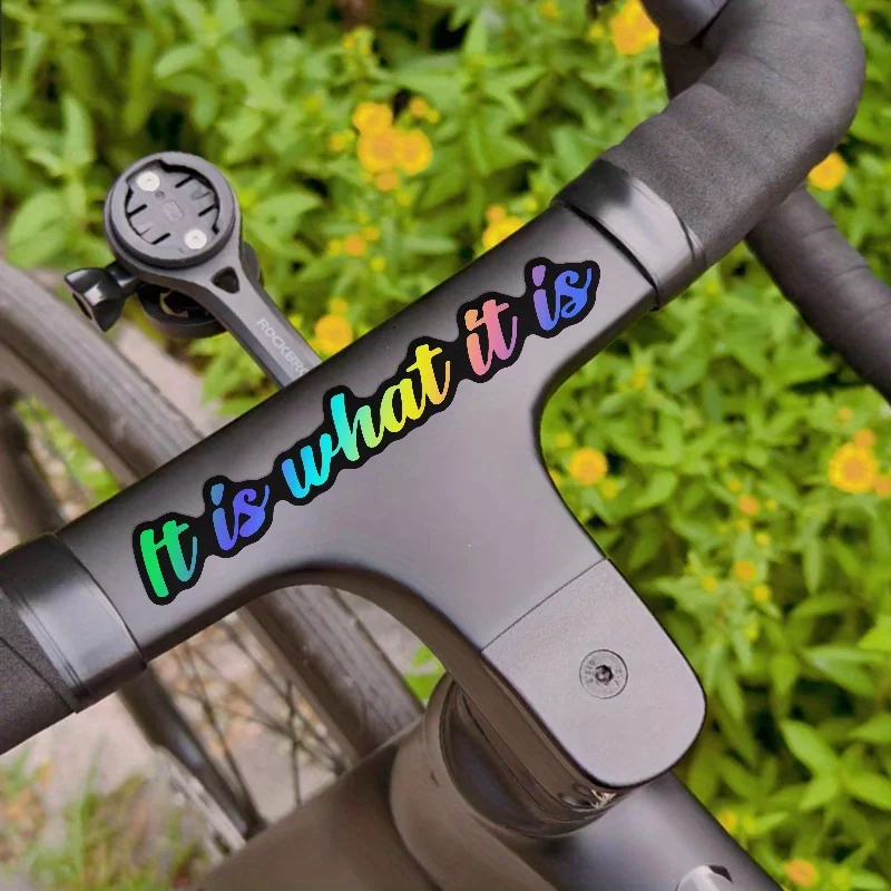 1 Stück „Es ist, was es ist“ holografischer Autoaufkleber, motivierender Slogan-Design-Aufkleber, einzigartiges Auto-Haltungszubehör