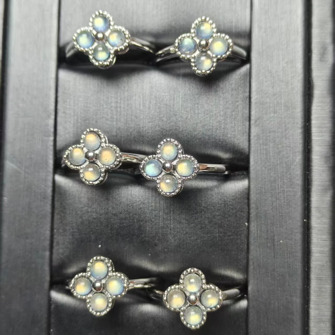 Xingyu Natürlicher Labradorit-Blumen-Ringhalter aus Kupfer, Modischer Hochwertiger Schmuck, Bewegliche Ringe mit Verstellbarer Öffnung als Geschenk – Detail 7