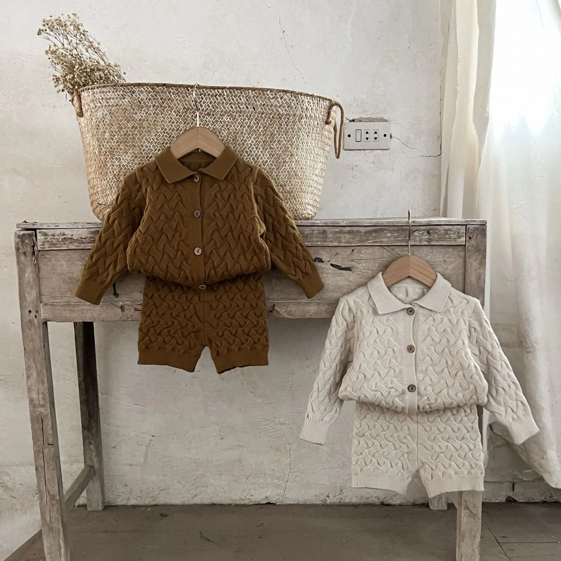 

Ins Korean Version Autumn and Winter Baby Children's Fried Dough Twists Cardigan Sweater Suit Solid Shorts Coat Suit
