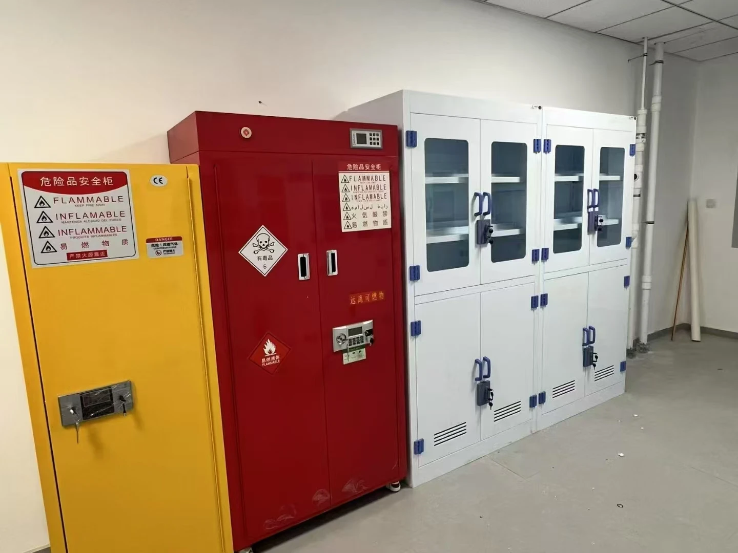 실험실 장비 PP 시약 약품 산 저장 캐비닛 (선반 포함)