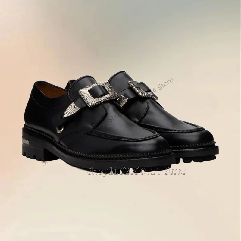 รองเท้าโลฟเฟอร์ผู้ชายแบบสวม ดีไซน์เย็บตกแต่งหัวเข็มขัดโลหะสีดำขาว แฟชั่นหรูหรา ทำมือ เหมาะสำหรับงานปาร์ตี้ งานเลี้ยง และใส่ลำลอง