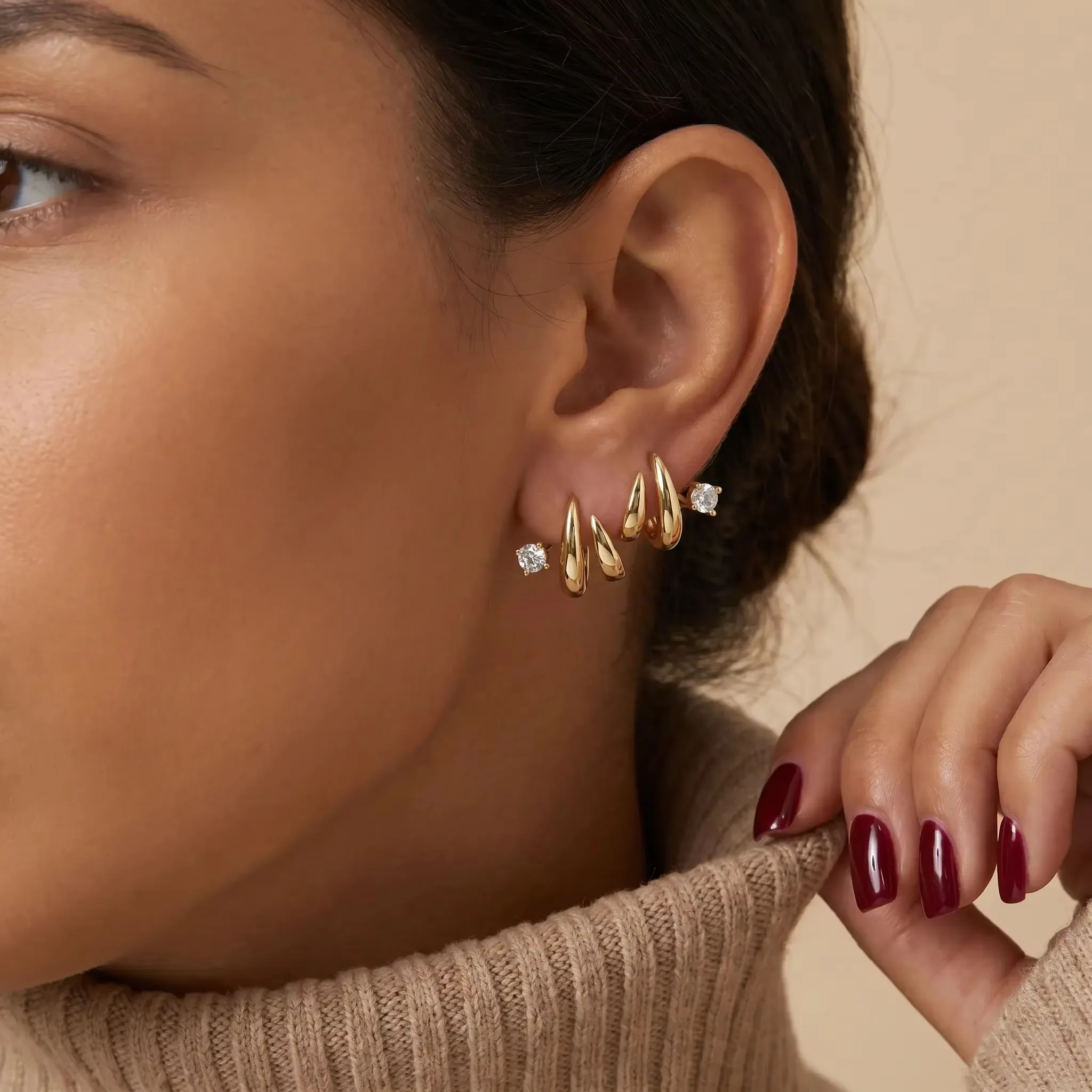 Moonmory Einzigartiges Design Luxusmarken Messing Huggie Creolen für Damen Minimalistisch 5A Birne Marquise Oval 18K Vergoldete Ohrringe – Detail 8
