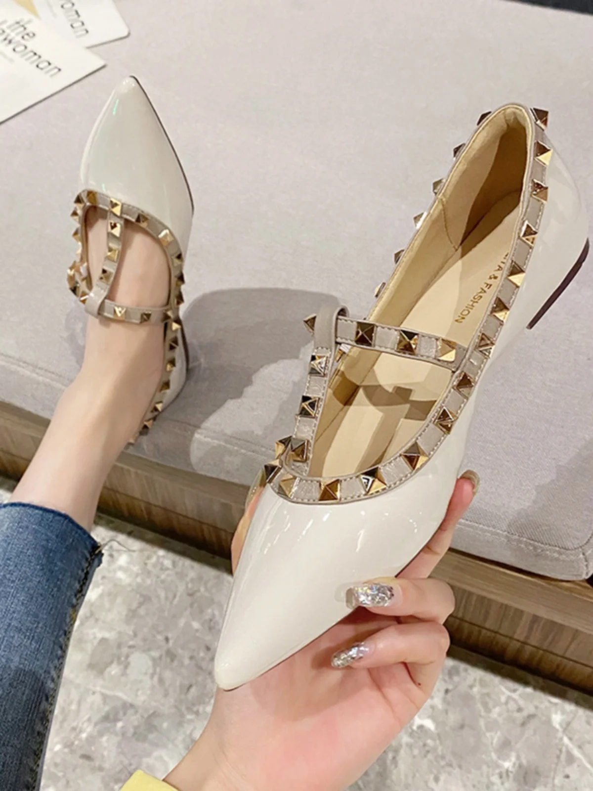 Women's Flat Sandals Covering Head Fairy Style Sharp Head Fashion Network Celebrity Rivet Ins Single Shoes Low Heel Casual Style