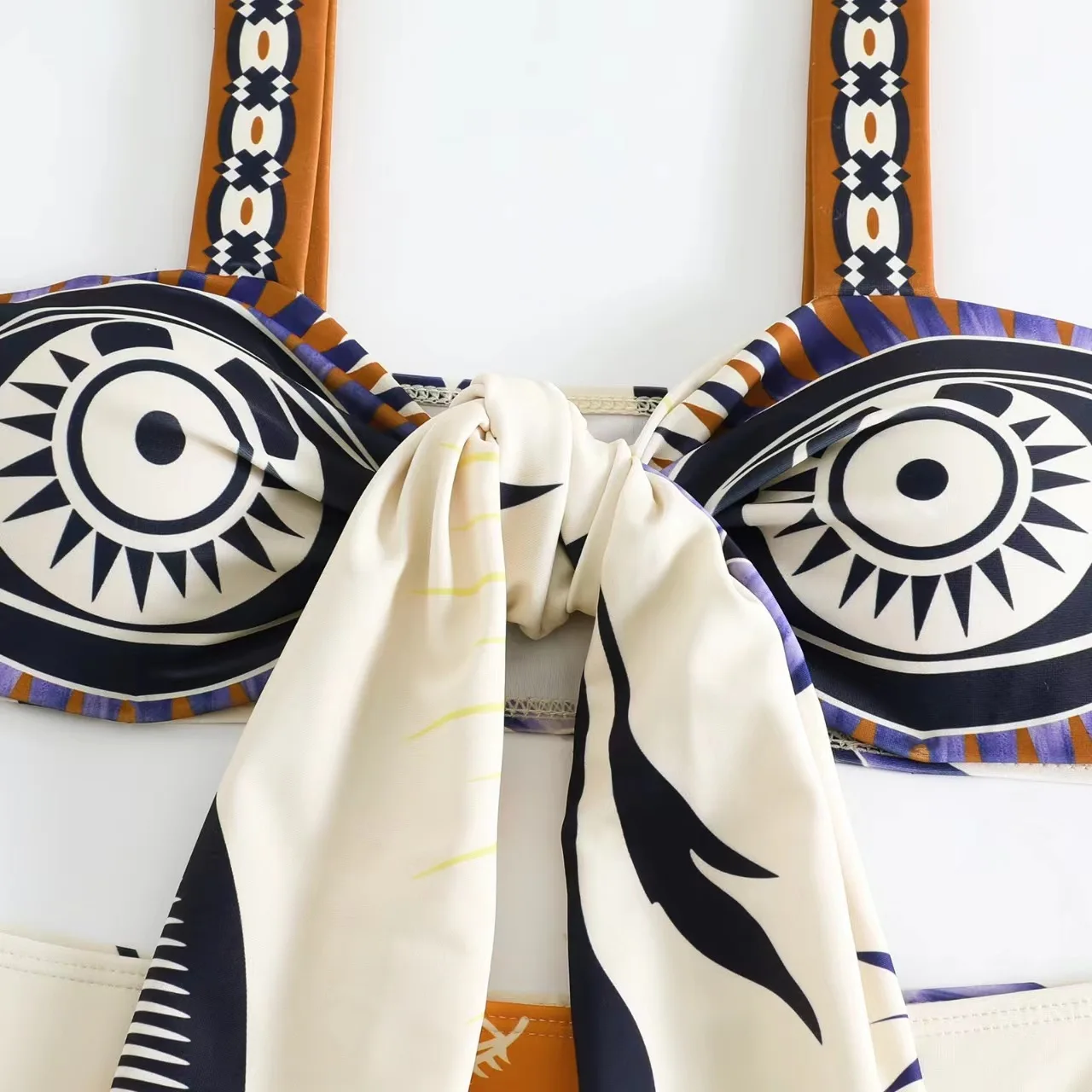 ملابس سباحة نسائية جديدة منقسمة لعام 2025 طقم تنورة ملفوفة بكيني على الكتف مثير للشاطئ تجمع بطن محافظ ورقيق