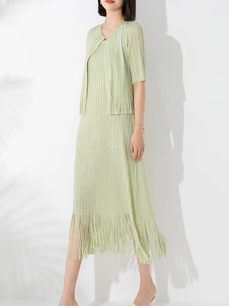 Fashionable pleated temperament oversized cardigan tassel top outer drape and inner drawstring dress two-piece set[20230306]