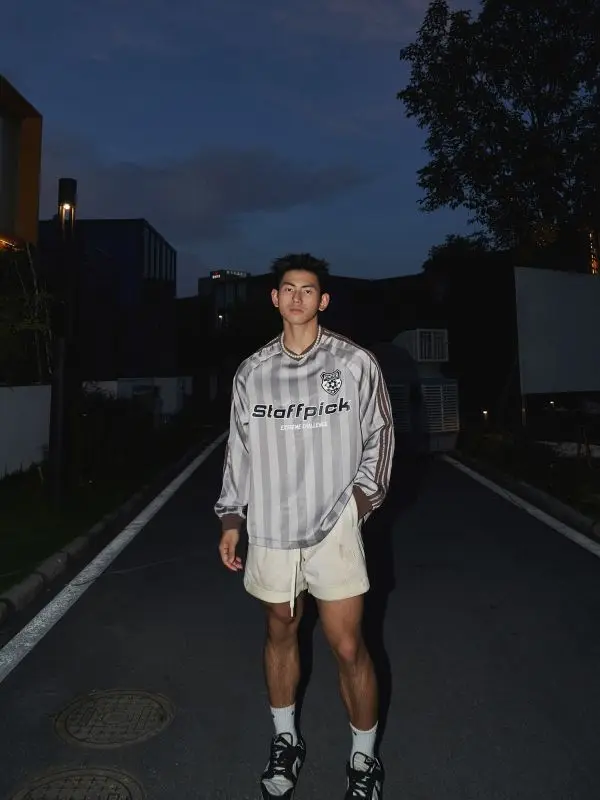 

Autumn American Street Style Long Sleeved T-shirt Men's Sports Loose Patchwork Sleeve Design Sense Pullover Top Male Clothing