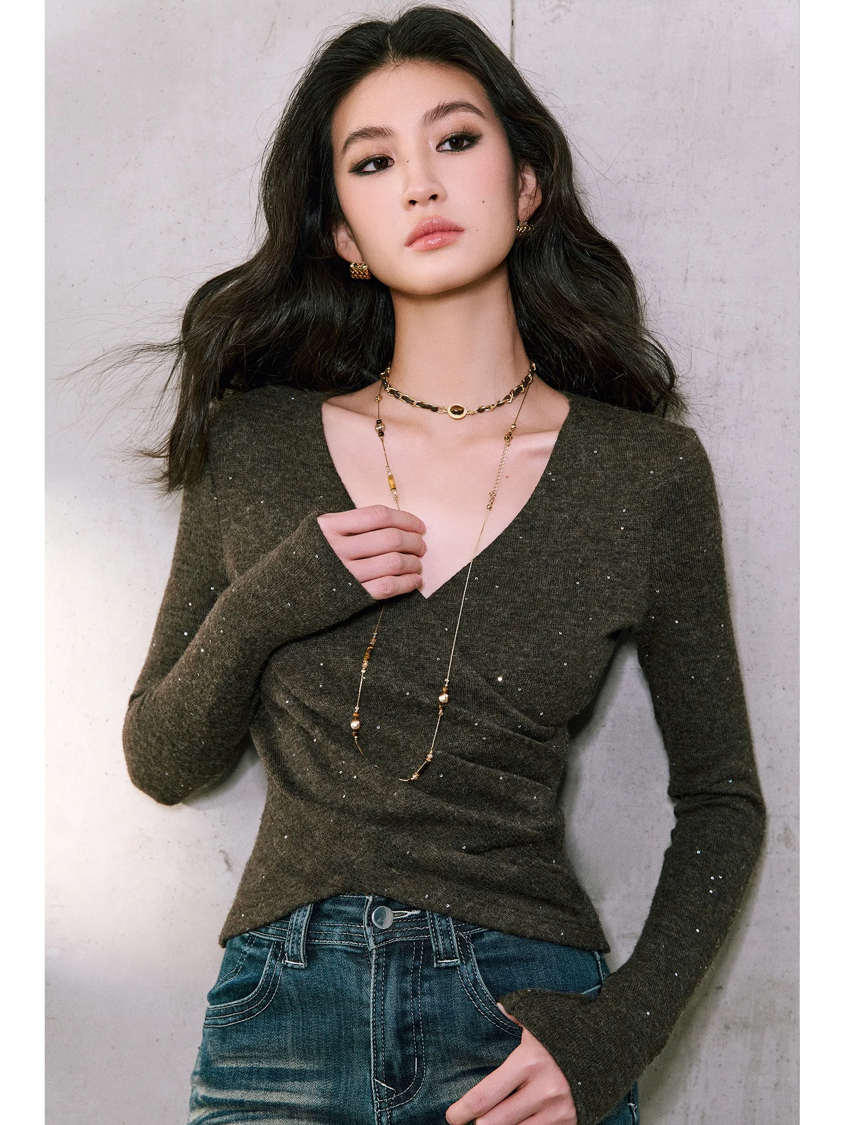 

WANGXO iny Sequin Knitted Top Cross V-ne Hand Pleated Slim Fit ort Sle Women's Long Sve Faion Spring 2026