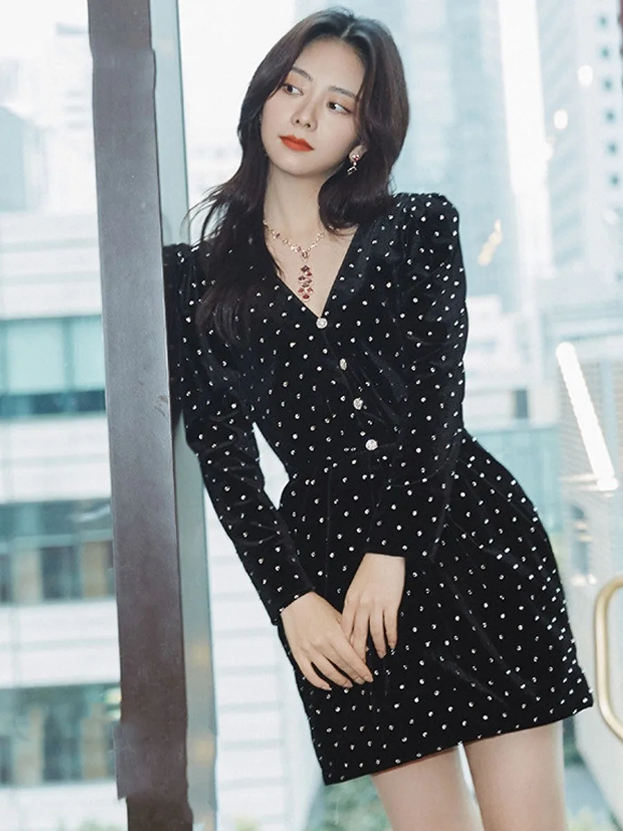 

Hebe Style Velvet Little Black Dress Diamond Embellished Slimming Long Sleeve V-Neck Waist-Cinched Party Dress